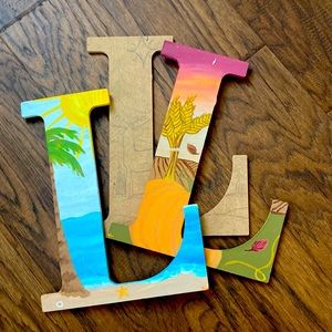 ✴️ FREE W/ PURCHASE Seasonal “L” Decor
